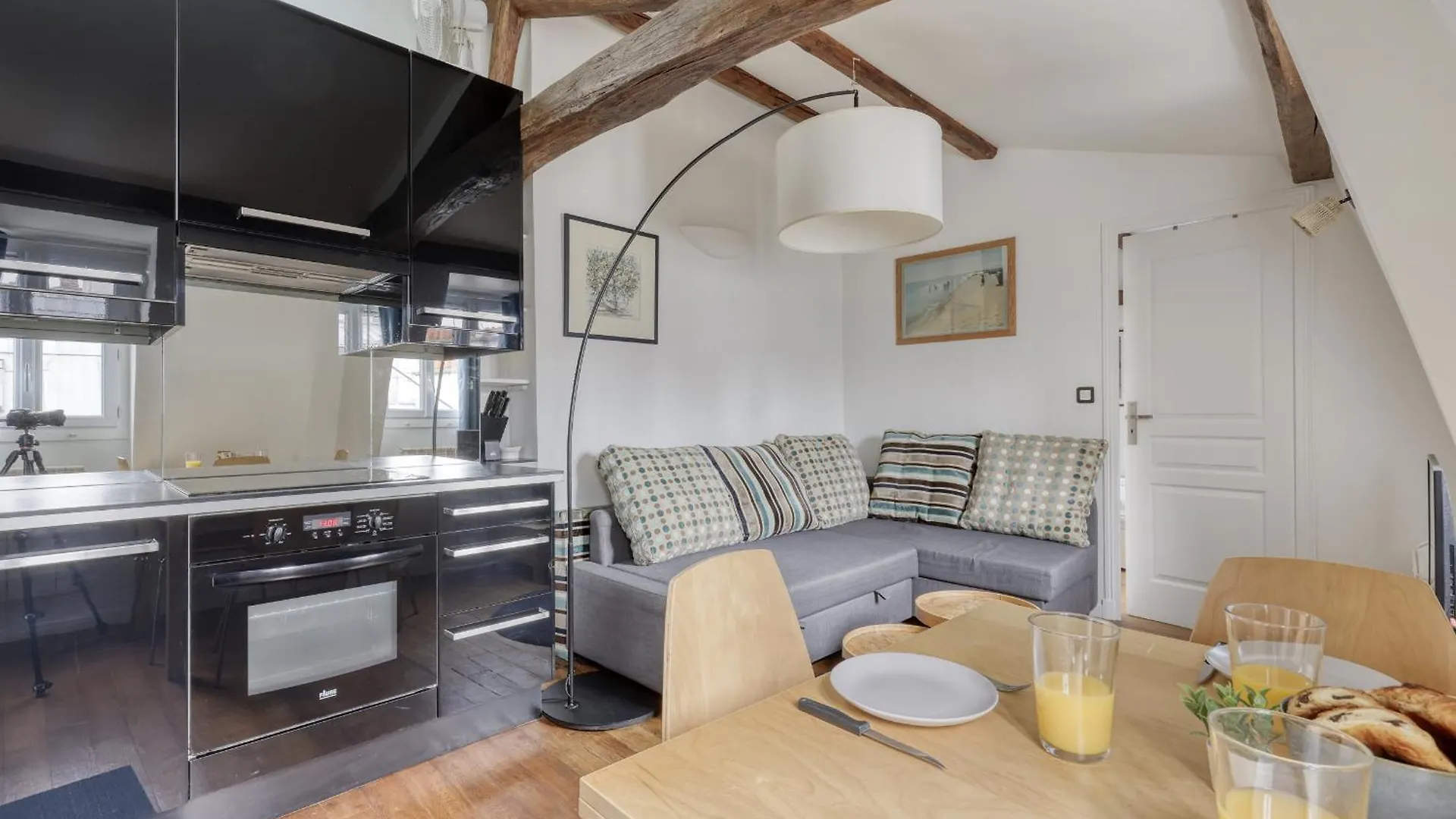 Homely & Pleasant T2 Flat In The Heart Of Paris location
